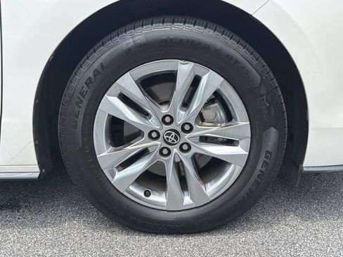 Used 2021 Toyota Sienna Limited FWD image 14