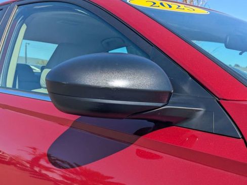 Used 2025 Nissan Altima 2.5 SV image 10