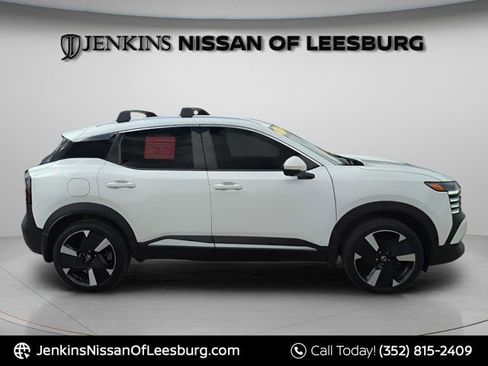 Certified 2025 Nissan Kicks SR AWD/4WD image 3