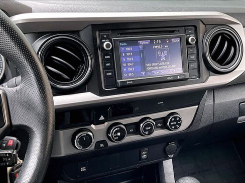 Used 2017 Toyota Tacoma SR5 w/ Tow Package image 7