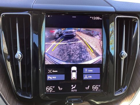 Certified 2021 Volvo XC60 T8 Inscription Expression w/ Climate Package image 25