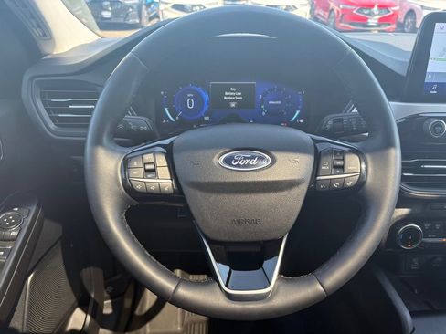 Used 2022 Ford Escape SEL w/ Technology Package AWD/4WD image 17