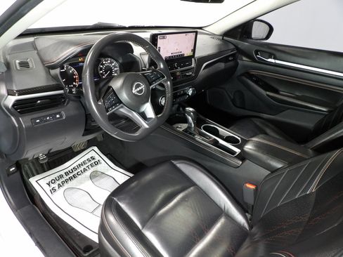 Used 2023 Nissan Altima 2.5 SR w/ SR Premium Package FWD image 11