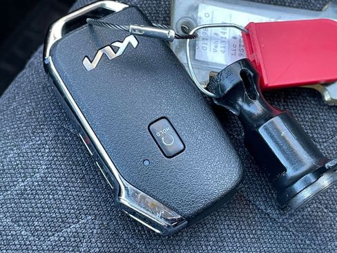 Used 2025 Kia Seltos S image 25