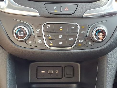 Used 2024 Chevrolet Equinox LT w/ LPO, Floor Liner Package FWD image 20