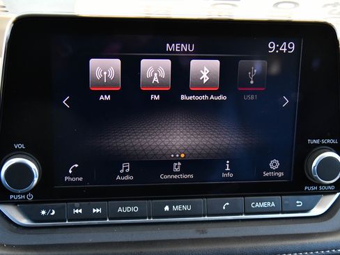 Used 2025 Nissan Rogue SV w/ SV Premium Package FWD image 21