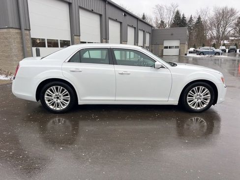 Used 2014 Chrysler 300 AWD w/ Driver Convenience Group image 4