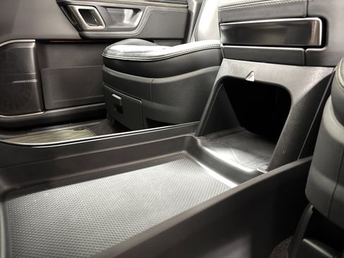 Used 2023 Rivian R1T Adventure image 31