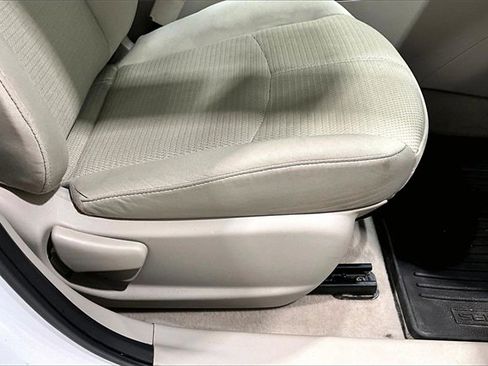 Used 2014 Nissan Sentra S image 41