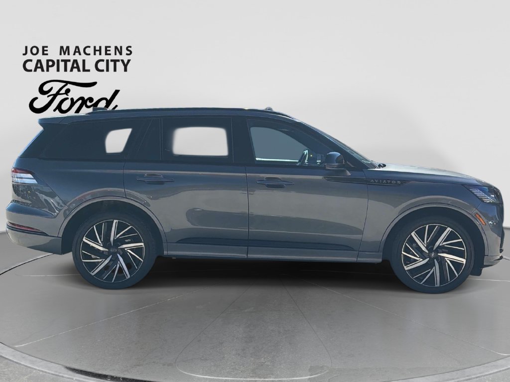 Used 2025 Lincoln Aviator Black Label w/ Jet Appearance Package AWD/4WD image 3