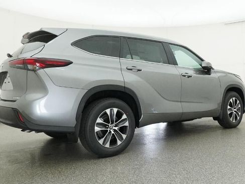 New 2026 Toyota Highlander XLE image 25