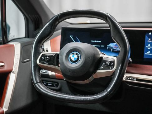 Used 2023 BMW iX xDrive50 w/ Sport Package AWD/4WD image 16