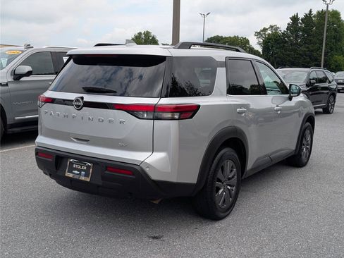 Used 2024 Nissan Pathfinder SV FWD image 5