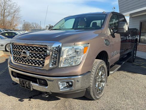 Used 2017 Nissan Titan SV image 1
