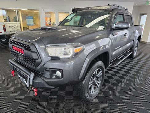 Used 2019 Toyota Tacoma TRD Sport image 7