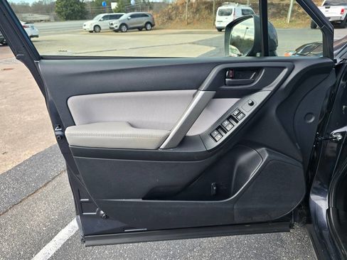 Used 2016 Subaru Forester 2.5i Premium image 14