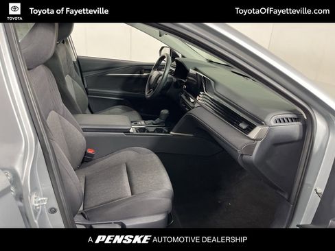 Used 2025 Toyota Camry LE image 5