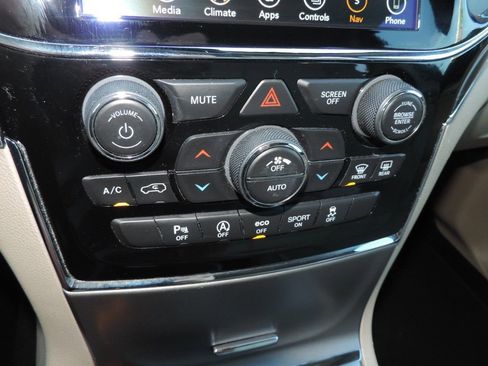 Used 2019 Jeep Grand Cherokee Limited image 24