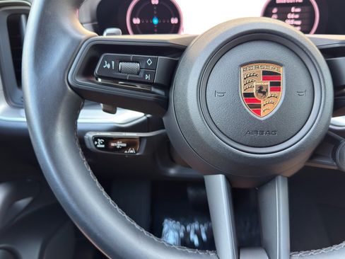 Used 2024 Porsche Cayenne AWD/4WD image 24