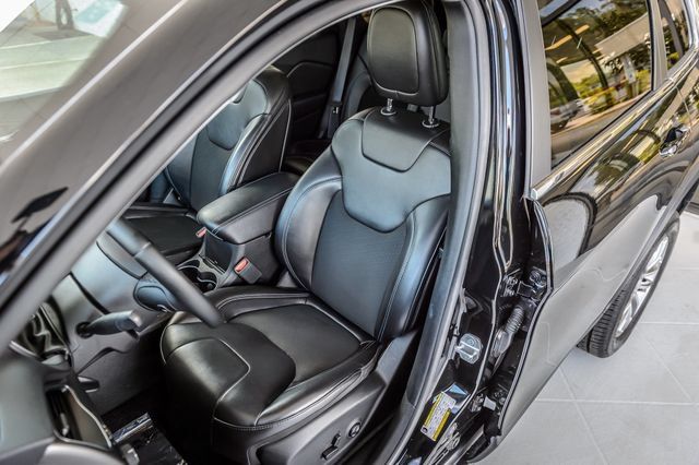Used 2019 Jeep Cherokee Latitude Plus FWD image 38