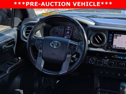 Used 2016 Toyota Tacoma TRD Off-Road w/ Premium & Technology Package AWD/4WD image 17