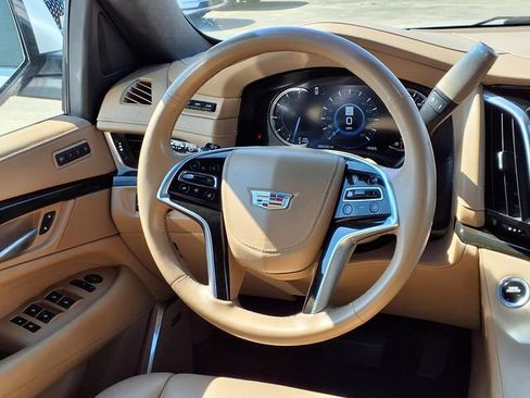 Used 2018 Cadillac Escalade Platinum AWD/4WD image 10