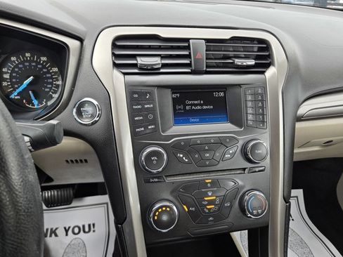 Used 2017 Ford Fusion SE FWD image 8