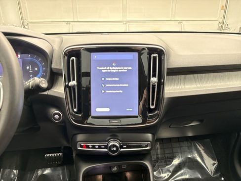 Used 2024 Volvo XC40 B5 Plus AWD/4WD image 14