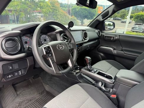 Used 2023 Toyota Tacoma TRD Off-Road w/ Technology Package AWD/4WD image 16