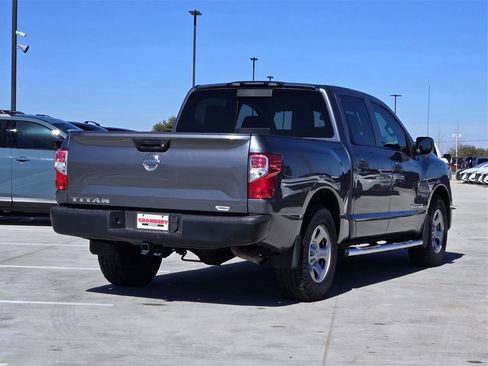 Used 2017 Nissan Titan S image 4