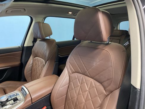 Used 2023 BMW X7 xDrive40i w/ Parking Assistance Package image 8