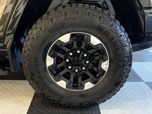 Used 2025 GMC Hummer EV 2X w/ Extreme Off-Road Package AWD/4WD image 17