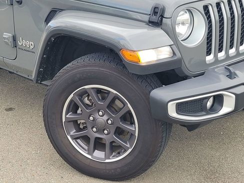 Used 2023 Jeep Gladiator Overland image 9