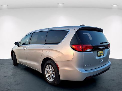 New 2026 Chrysler Voyager LX image 7