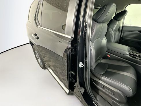 Used 2025 Honda Pilot EX-L image 28