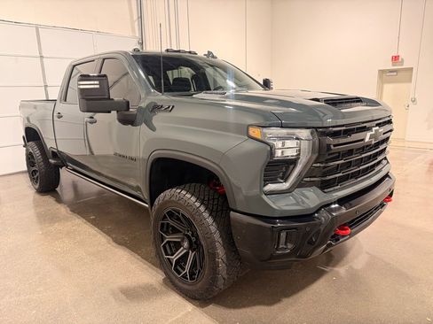 Used 2025 Chevrolet Silverado 2500 LTZ w/ Trail Boss Package image 3