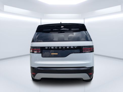 Used 2025 Land Rover Discovery Metropolitan Edition AWD/4WD image 4