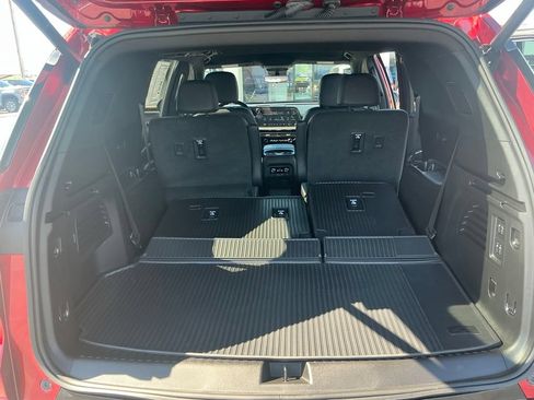 Used 2026 Chevrolet Traverse High Country w/ LPO, Floor Liner Package FWD image 38