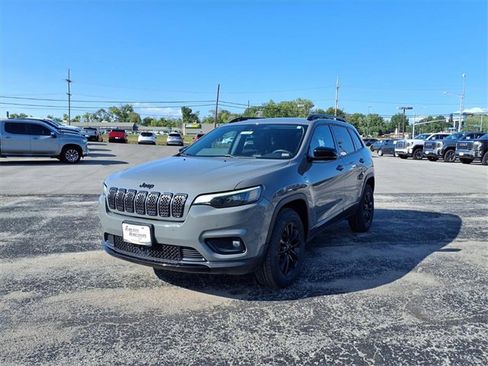 Used 2023 Jeep Cherokee Altitude Lux image 25