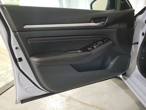 Used 2023 Nissan Altima 2.5 SR w/ SR Premium Package image 22