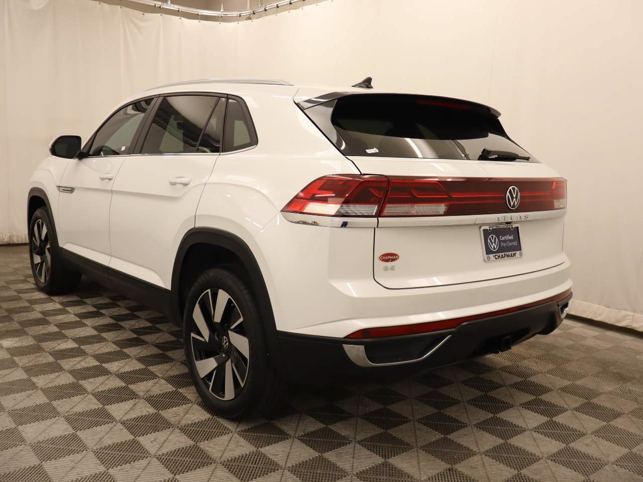 Certified 2026 Volkswagen Atlas Cross Sport SE FWD image 4