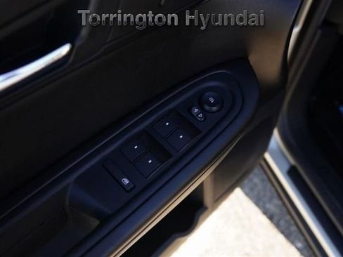 Used 2016 GMC Acadia SLE image 28