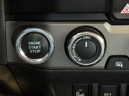 Used 2021 Toyota Tacoma TRD Off-Road w/ Technology Package AWD/4WD image 28