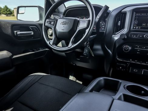 Used 2019 Chevrolet Silverado 1500 Custom Trail Boss w/ Custom Convenience Package image 4