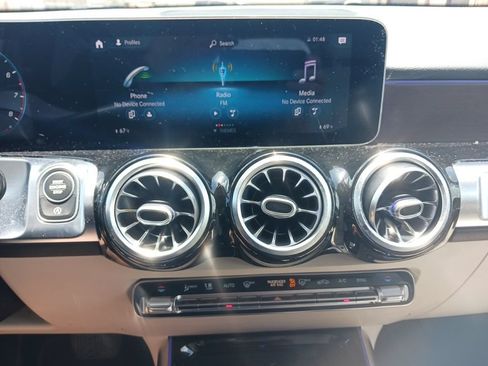 Used 2021 Mercedes-Benz GLB 250 4MATIC image 24