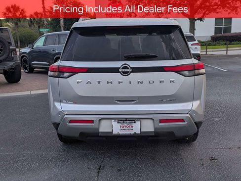 Used 2023 Nissan Pathfinder SL AWD/4WD image 5
