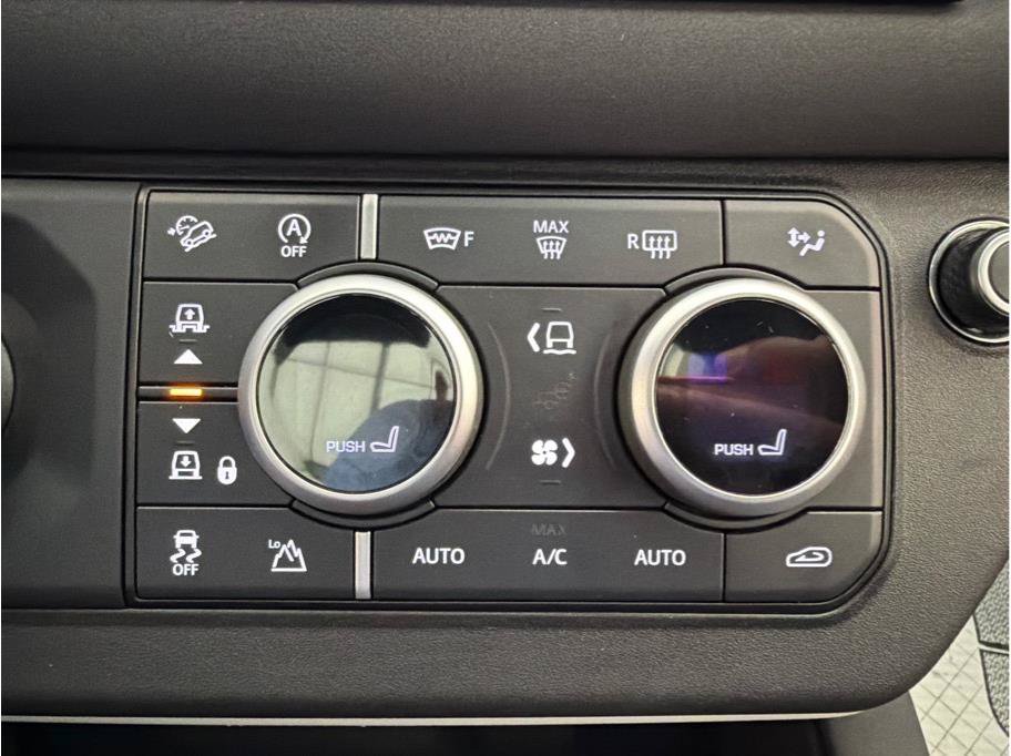 Used 2023 Land Rover Defender 130 SE AWD/4WD image 21