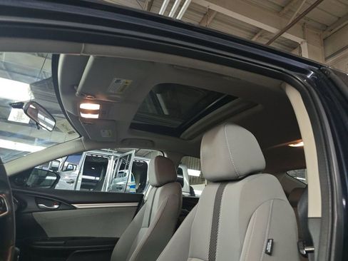 Used 2017 Honda Civic EX image 3