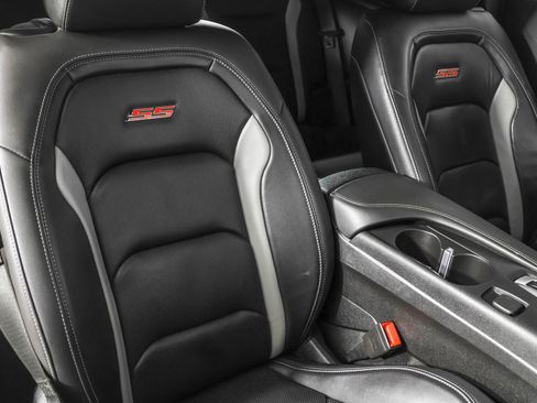 Used 2018 Chevrolet Camaro SS image 42