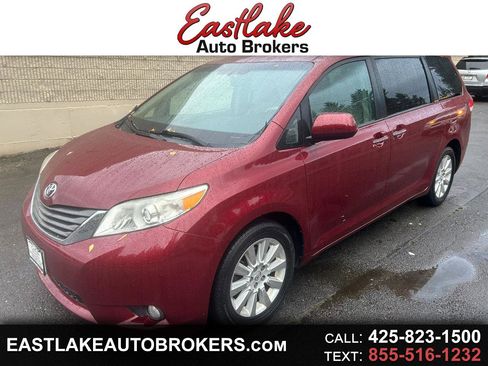 Used 2013 Toyota Sienna XLE image 1